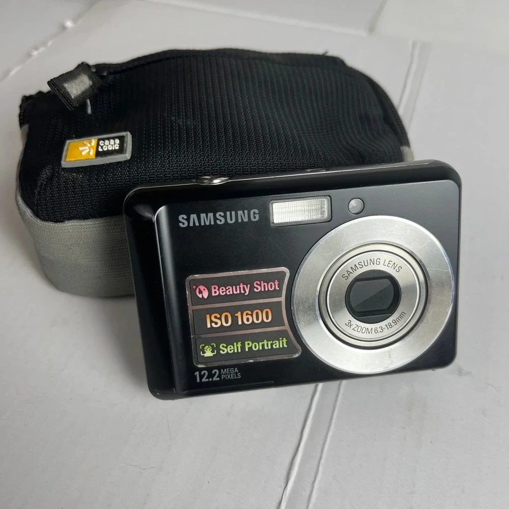 Samsung SL40 Digital Camera Black 12.2MP 3x Zoom Beauty Shot with Case Logic Bag